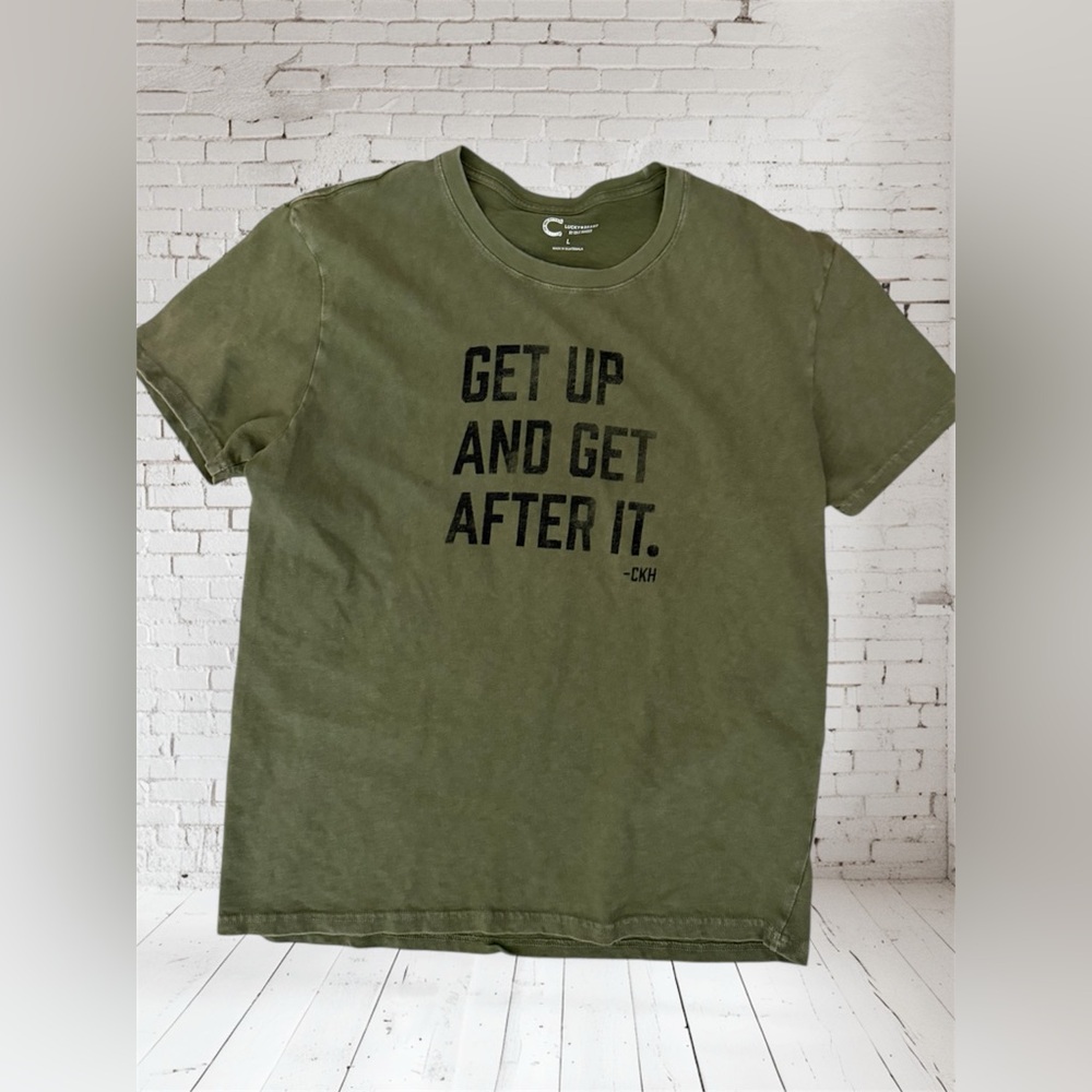 🟢 Lucky Brand x Cole Hauser Graphic Tee – Men’s‎ L